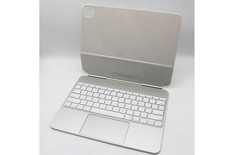 Apple Magic Keyboard for iPad Pro 13-inch モデル：A2974 ホワイト 英語（US）｜中古買取価格20,000円